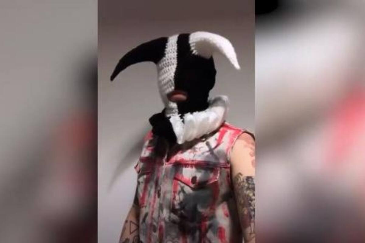 Diseñador teje increíble pasamontañas y se viraliza