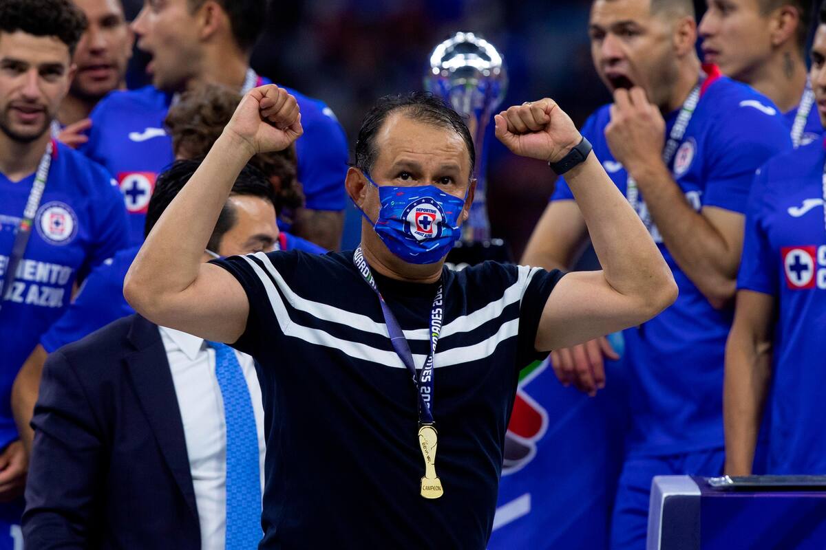 ¿Quién es Juan Reynoso, el entrenador que hizo campeón a Cruz Azul?