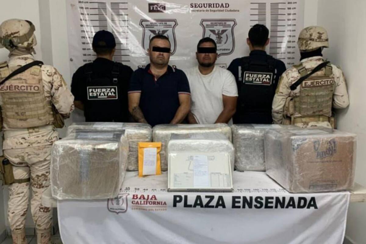 Arrestan a dos hombres con drogas y un arma de fuego en Ensenada