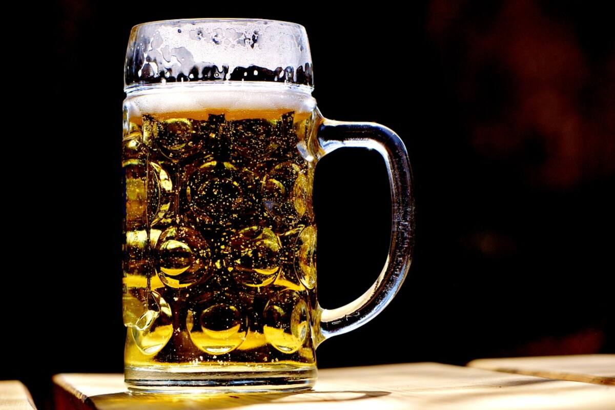VIDEO: Hombre muere tras beber una jarra de cerveza