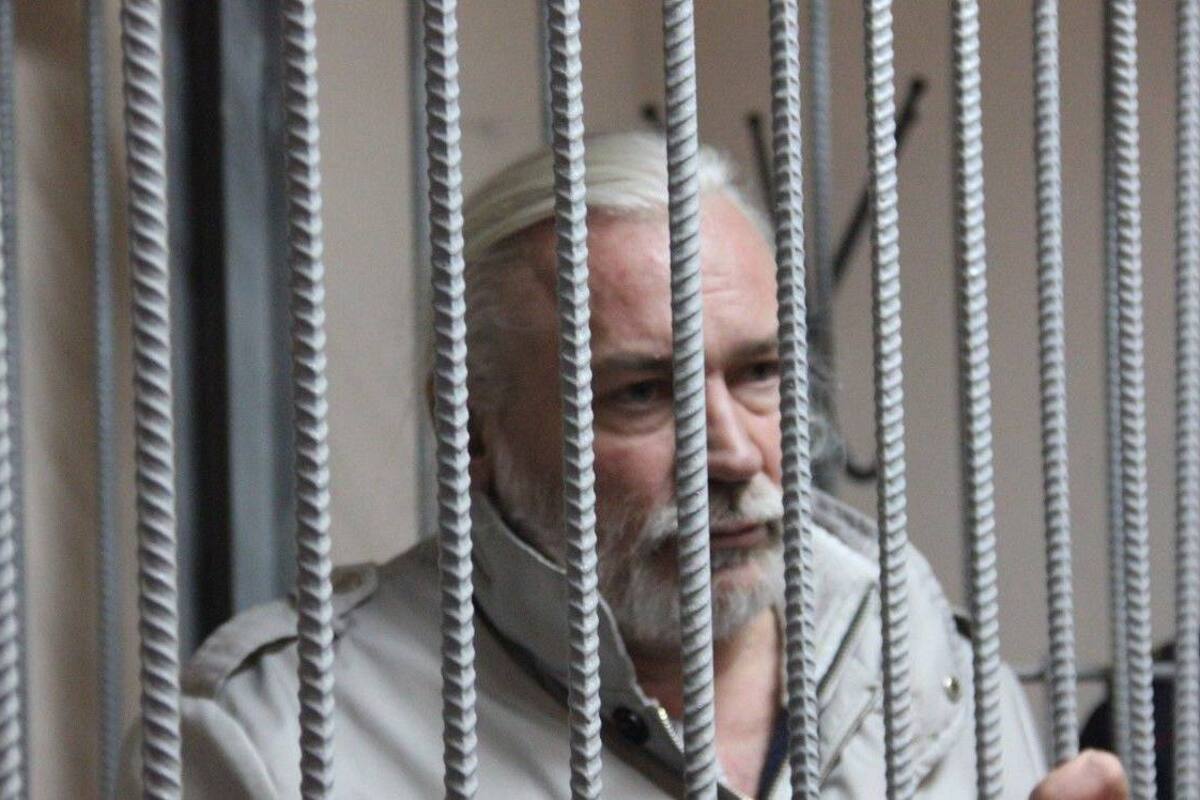 Nikolai Stremsky: El sacerdote que adoptó a 70 niños y fue condenado a 21 años de prisión por abuso infantil