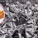Para qué sirve envolver canela en papel aluminio y cómo este método casero puede ayudar a eliminar malos olores de forma sencilla