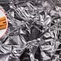 Para qué sirve envolver canela en papel aluminio y cómo este método casero puede ayudar a eliminar malos olores de forma sencilla