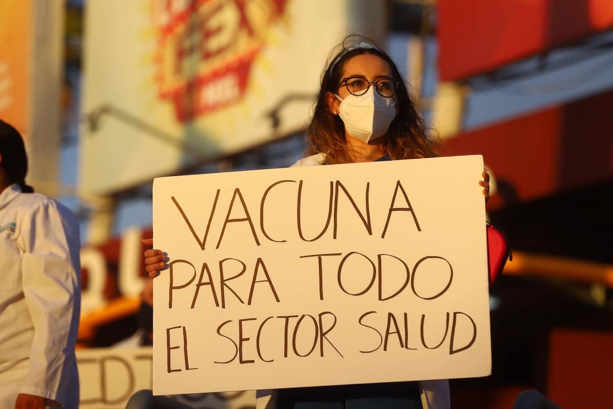 Médicos del sector privado también piden vacunas contra Covid-19