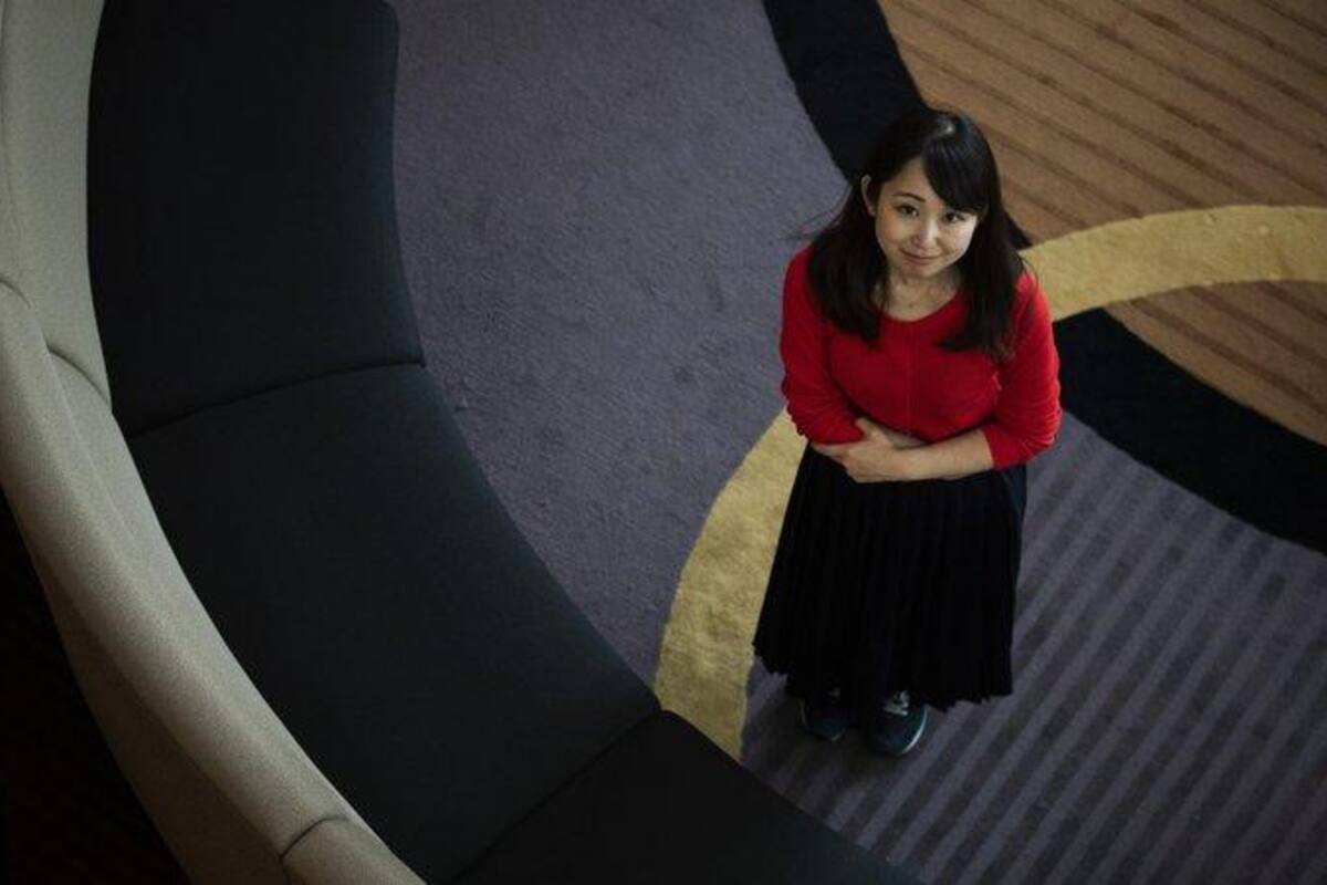 Japonesas lanzan compaña para no laborar con tacones
