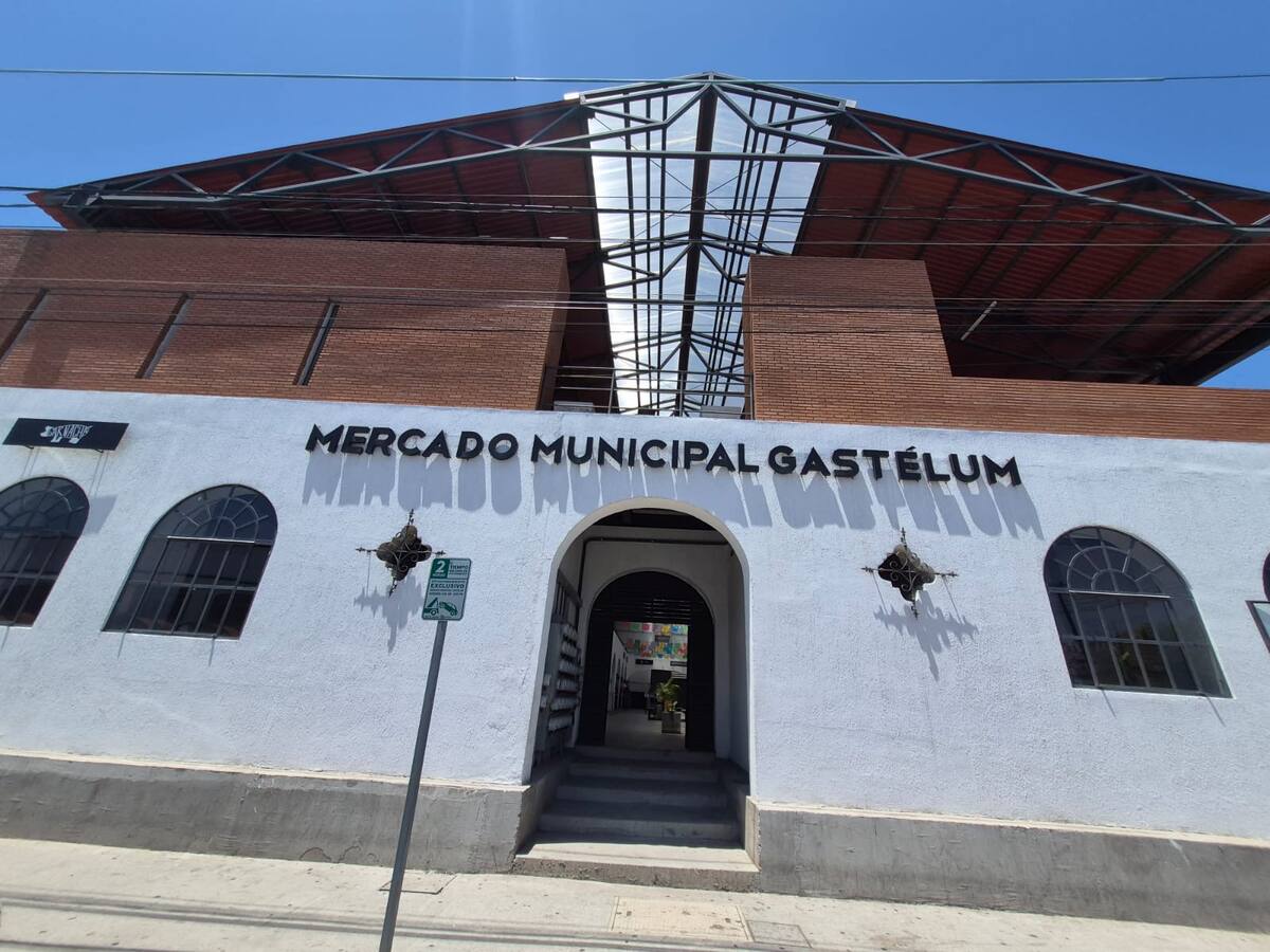El Ayuntamiento analiza cancelar concesiones de locales desocupados y reasignarlos a productores locales, con el objetivo de recuperar el Mercado Municipal Gastélum, transparentar su operación y aprovechar la inversión pública realizada en el inmueble. Foto: Cortesía