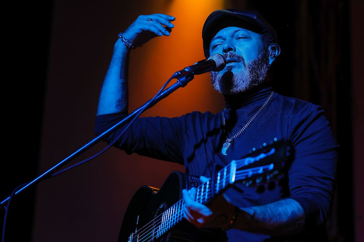 Edgar Oceransky celebra sus 50 años de vida con concierto íntimo en Hermosillo