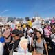 Más de 40 mil protestan contra Donald Trump en San Diego durante “No Kings Day”