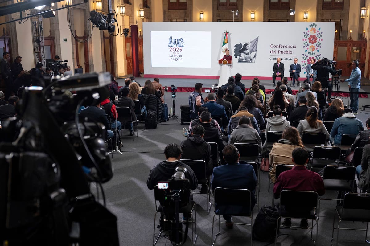 La doctora Claudia Sheinbaum Pardo, presidenta Constitucional de los Estados Unidos Mexicanos en conferencia de prensa matutina, “Conferencia del Pueblo”, en el Salón Tesorería de Palacio Nacional. Foto: Presidencia
