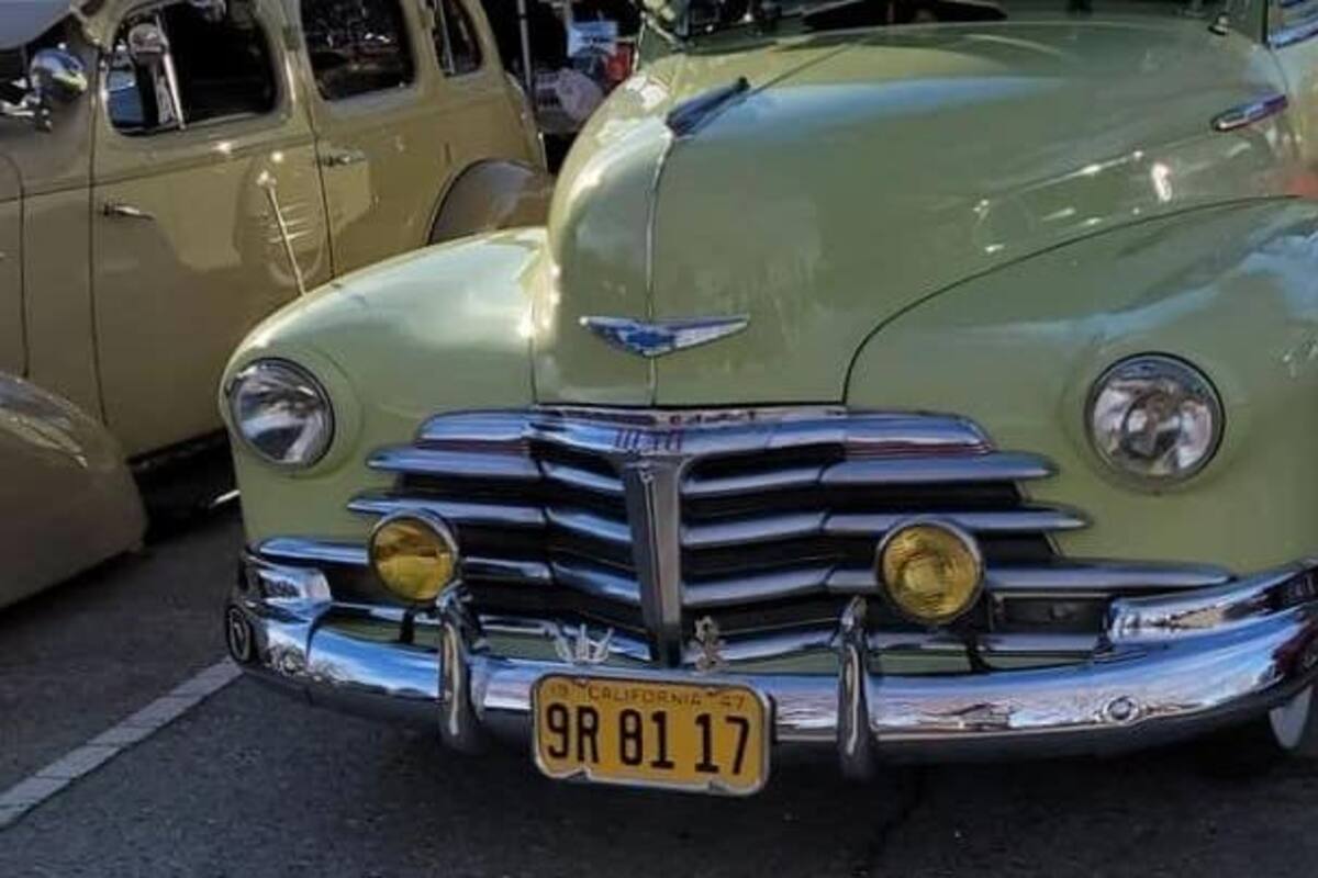 Pachuco Car Club y Barrio 23 celebran el primer 'Juguetón'