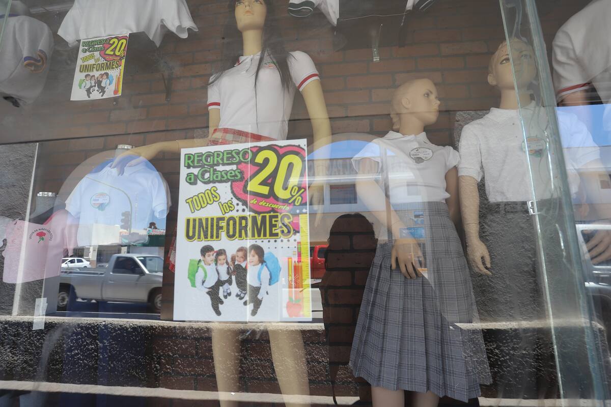 Ventas de uniformes están “congeladas”: Comerciantes