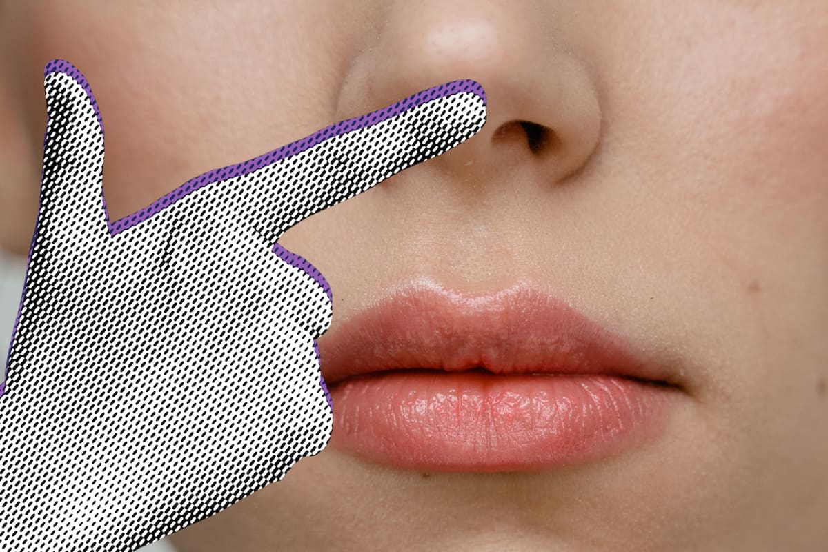 Este es el significado de tocarse la nariz con frecuencia al hablar, según expertos en lenguaje corporal