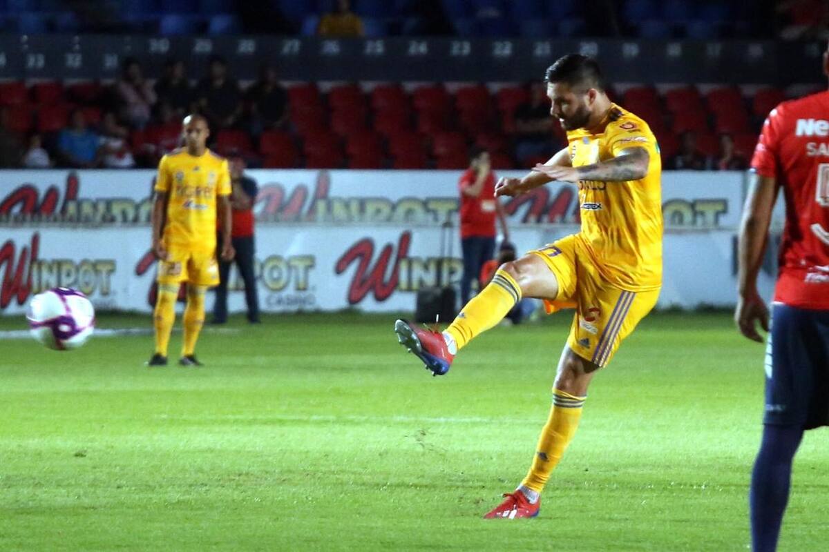 Cuenta de Twitter del Puebla se burla de Gignac y el francés responde