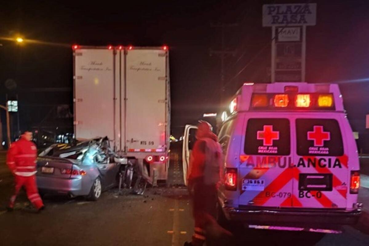 Muere joven tras chocar contra un tráiler en la Novena
