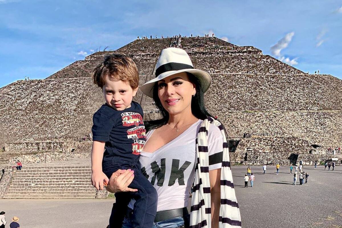 Presume Maribel Guardia a su nieto en visita a Teotihuacan