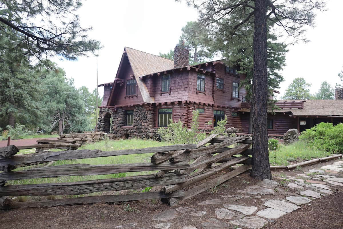 Parque Histórico Estatal Mansión Riordan en Flagstaff: Un Viaje a la Historia de Arizona