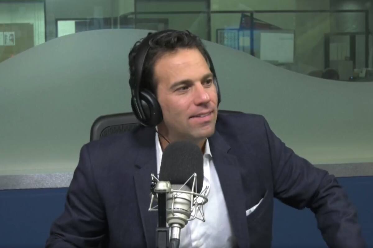 Carlos Loret de Mola: “Ya es negocio familiar”, cita el comunicador, ante video de hermano de AMLO recibiendo dinero