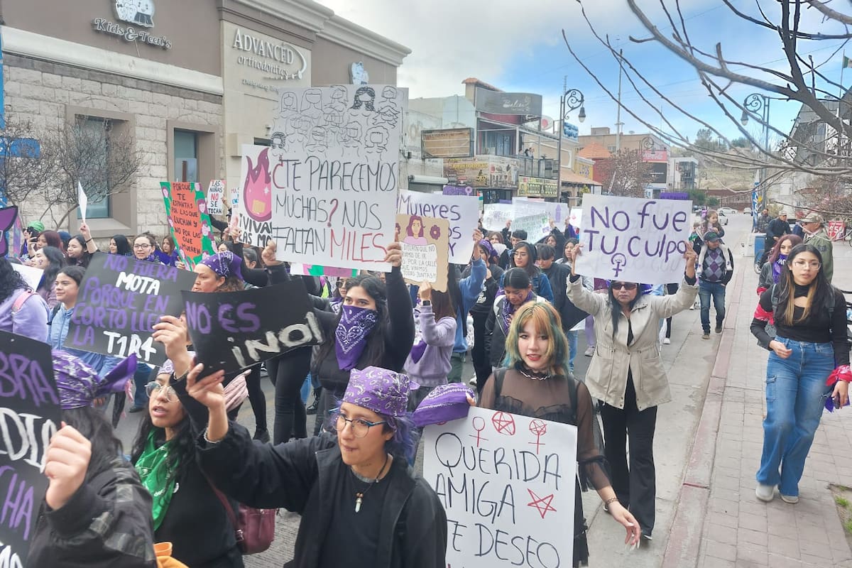 Marchan mujeres nogalenses para conmemorar el 8M y manifestarse