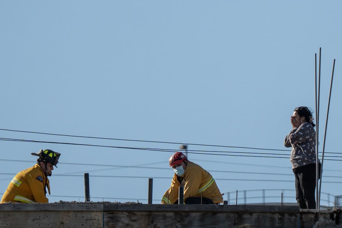 El lesionado fue rescatado del tercer nivel de una obra en abandono y trasladado en estado grave al Hospital General. Foto: Border Zoom