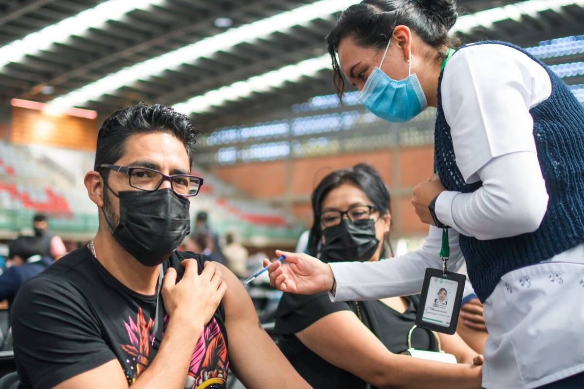 Covid: Rompen récord de vacunación en la CDMX