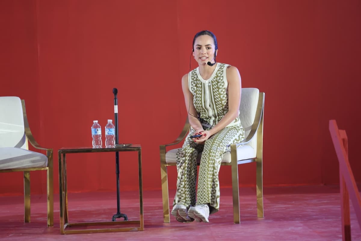 Valeria de la Torre en conferencia en el Congreso de la Famia.