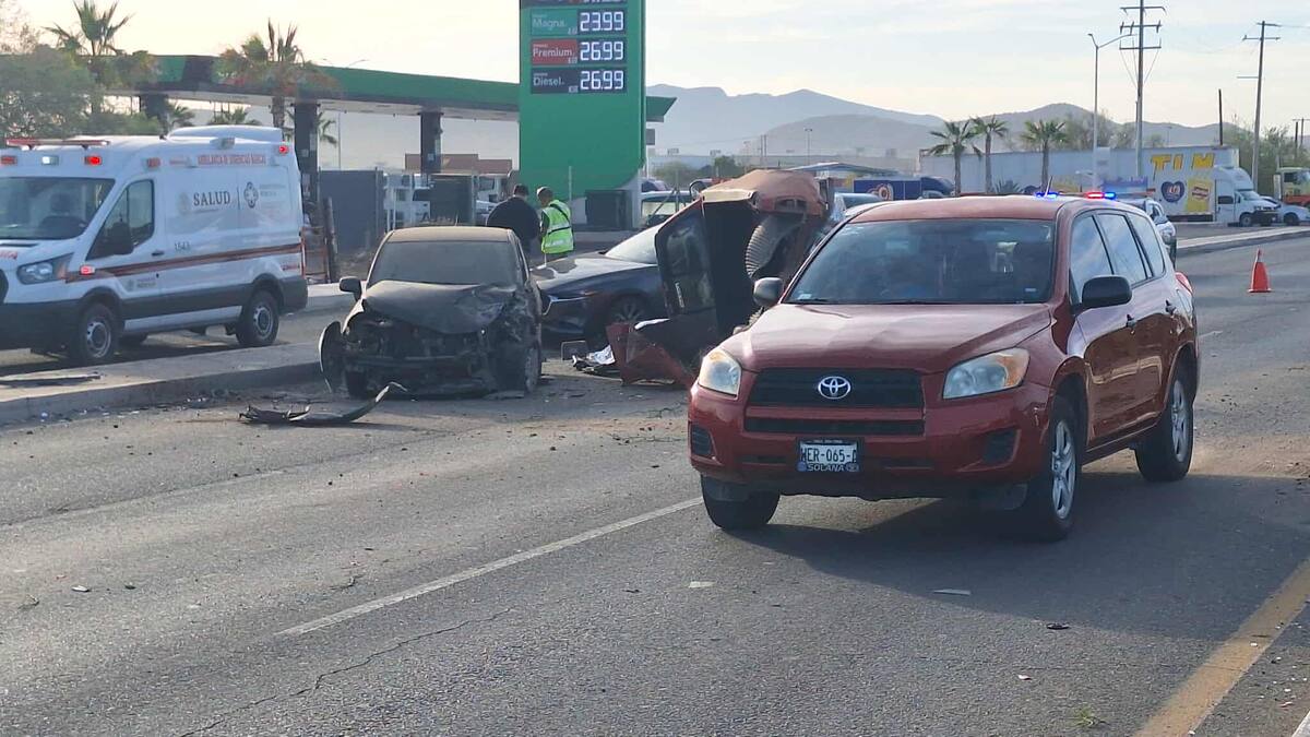 Un muerto y un herido deja quíntuple choque en La Colorada, Hermosillo
fotos: Teodoro Borbón