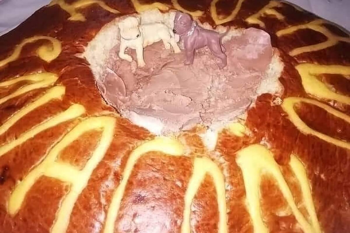 ¡Recién salido del horno! Crean pan del socavón con todo y perritos atrapados