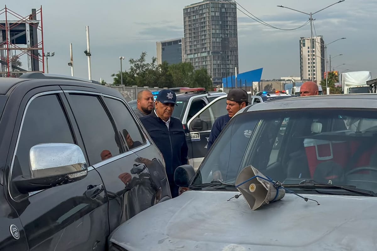 Choque entre tres vehículos provoca tráfico en la Vía Rápida Alamar de Tijuana