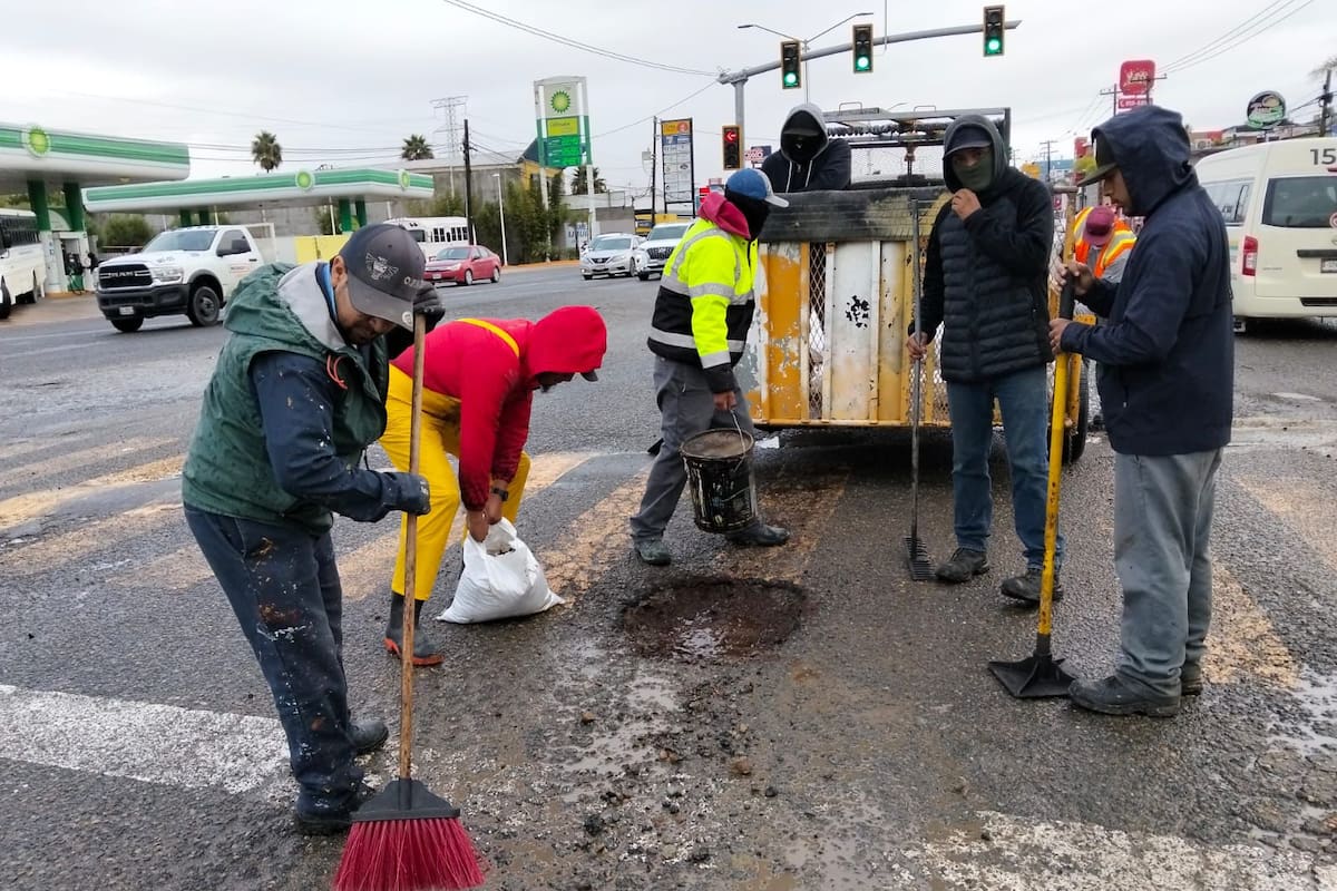 Lanzan bacheo emergente en Rosarito tras daños por lluvias