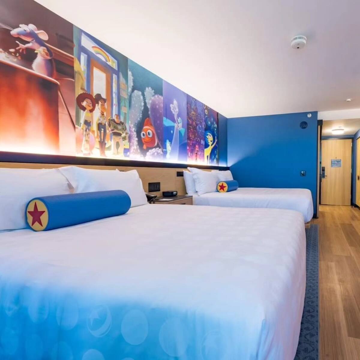 Paradise Pier Hotel es el primer hotel totalmente temático de Pixar en los Estados Unidos.