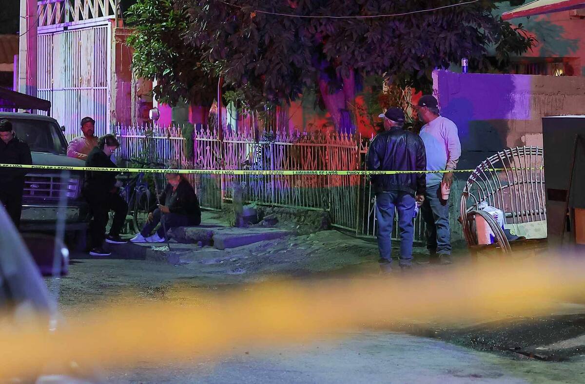 Aunque se llamó al 9-1-1 y llegaron paramédicos de la Cruz Roja, no pudieron reanimarlo. Foto: Eleazar Escobar