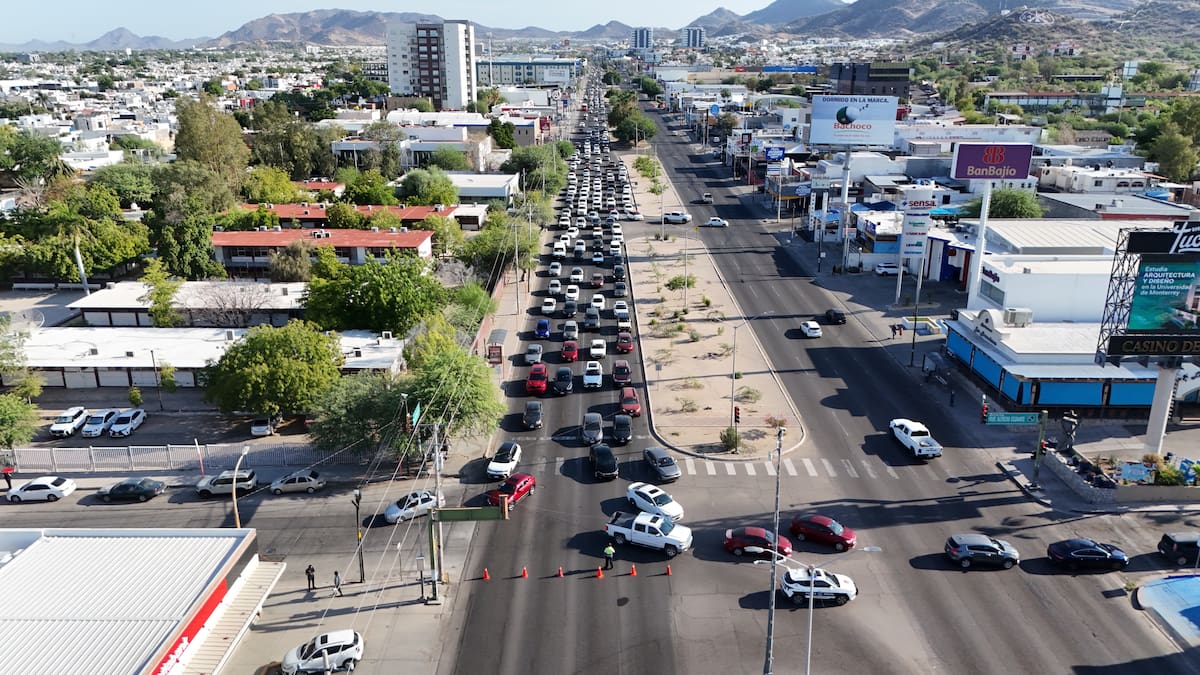 Las autoridades de Tránsito mantienen apoyo vial en la zona ante las afectaciones a la circulación. FOTO: JUAN HERNÁNDEZ