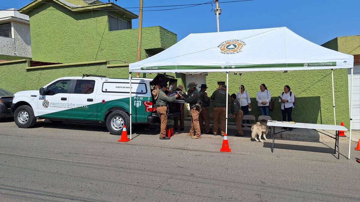 Al operativo se unió personal de los Sistemas DIF tanto municipal como estatal, quienes brindaron asistencia psicológica a vecinos afectados.