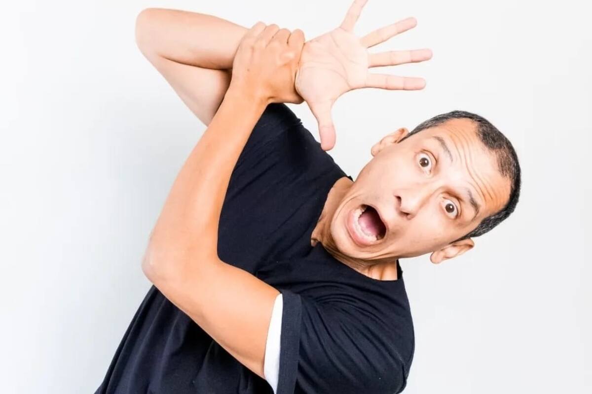Manuel Ballesteros explora la comedia desde un espacio muy personal