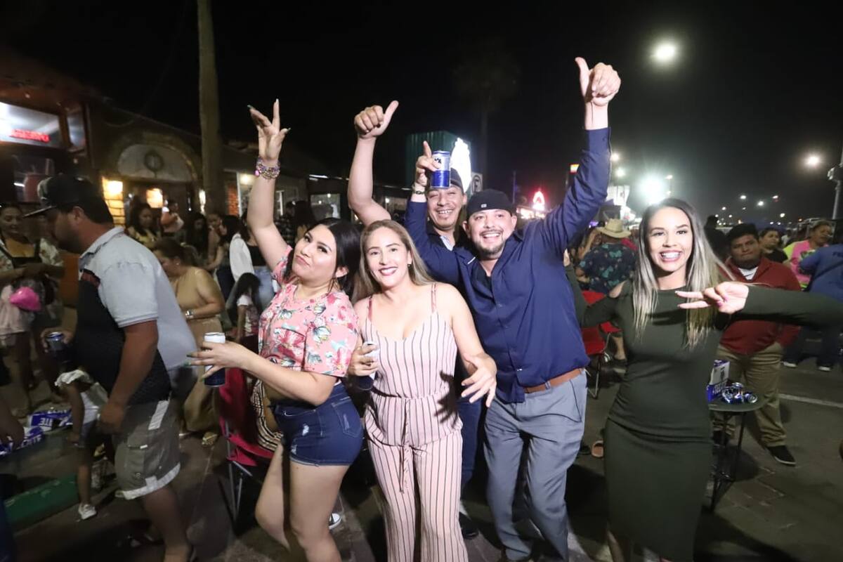 Ponen ambientazo nocturno en el malecón de San Felipe