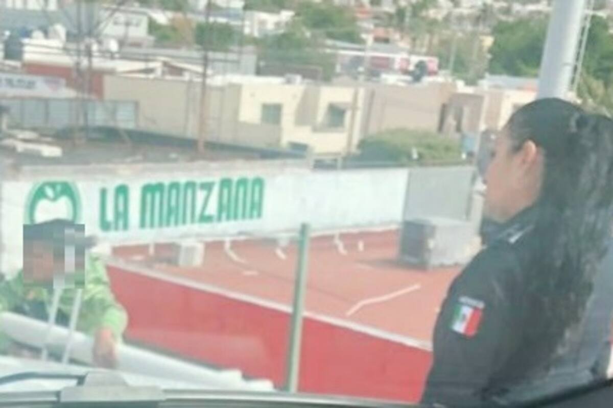 Policías salvan a menor de 15 años que intentaba lanzarse del puente del Morelos