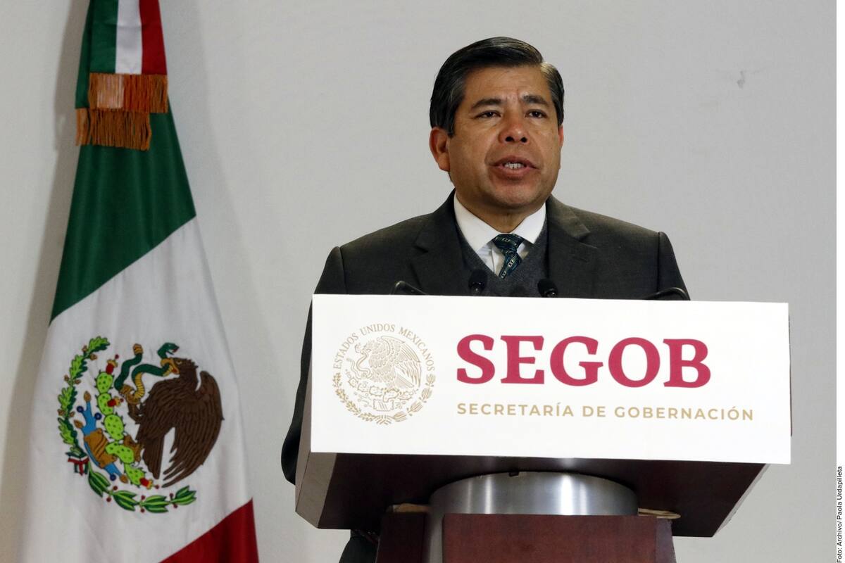 Renuncia el comisionado del INM Tonatiuh Guillén