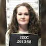 Christa Pike será la primera mujer ejecutada en Tennessee en más de 200 años por el asesinato de Colleen Slemmer, mientras sus abogados buscan detener la pena de muerte con nuevos antecedentes de abuso infantil y problemas de salud mental