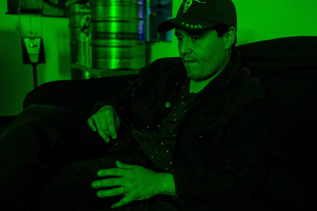 "Sin tantas cosas más que una guitarra y expresarse": Juan Cirerol