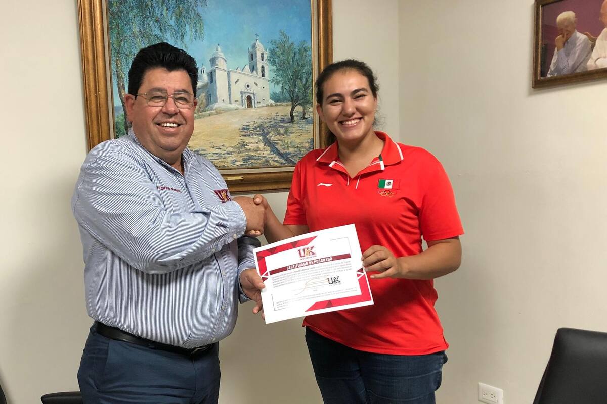 Recibe Alejandra Valencia beca para maestría en Universidad Kino