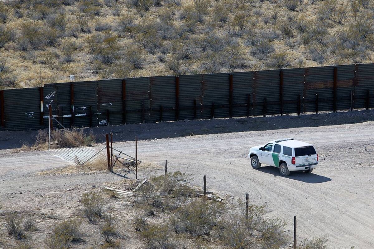 Hallan muerta a niña migrante en frontera Sonoyta-Arizona