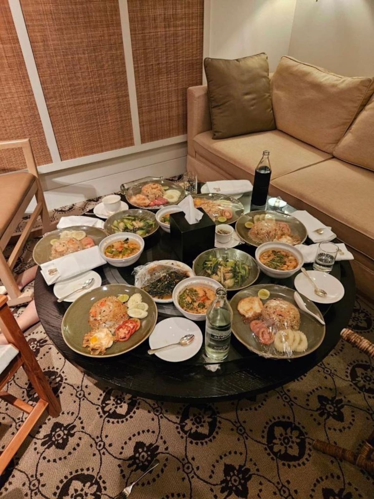 La última cena de las víctimas del lujoso hotel en Tailandia. | Crédito: AP