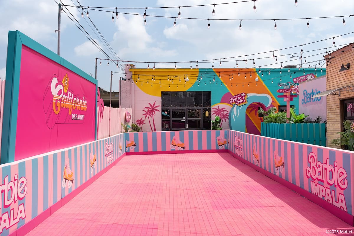 El Malibú Barbie Cafe permite a los visitantes a disfrutar de la mejor experiencia gastronómica inspirada en Barbie.