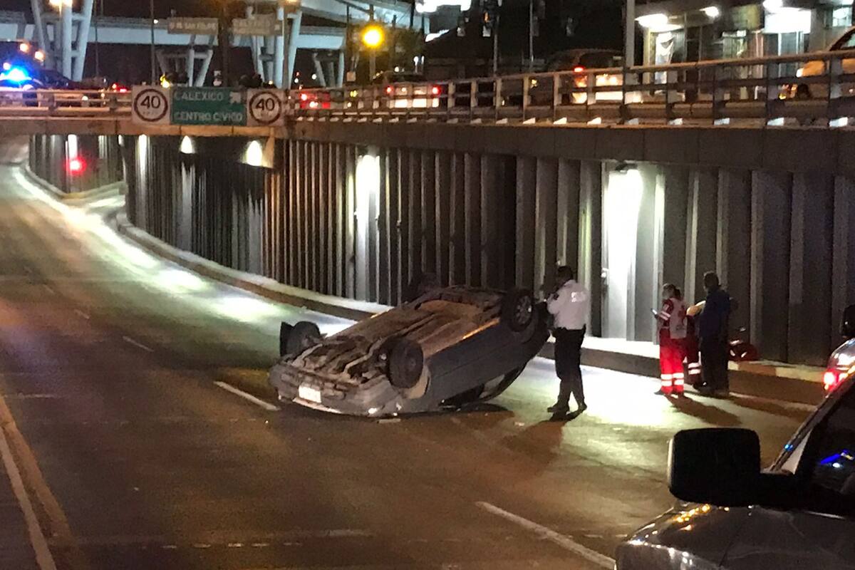 Desquicia el tránsito accidente en distribuidor vial