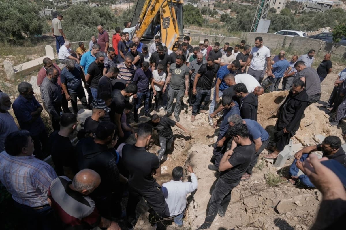 Soldados israelíes matan a tiros a un hombre palestino dentro de su hogar en Sarta; el ejército afirma que arrojó objetos a los uniformados