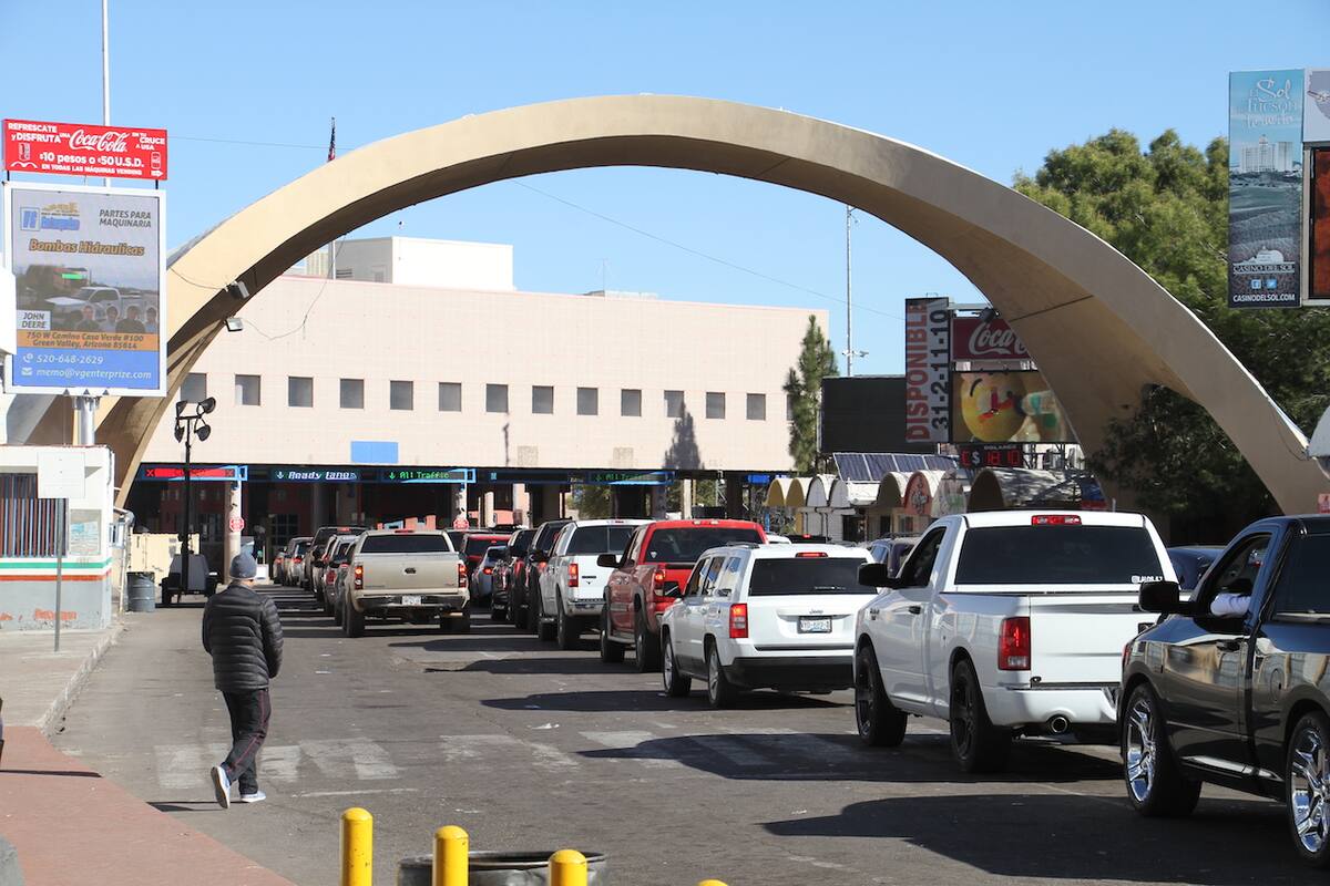Nogales: Refuerza EU garitas con más personal por reapertura de la frontera