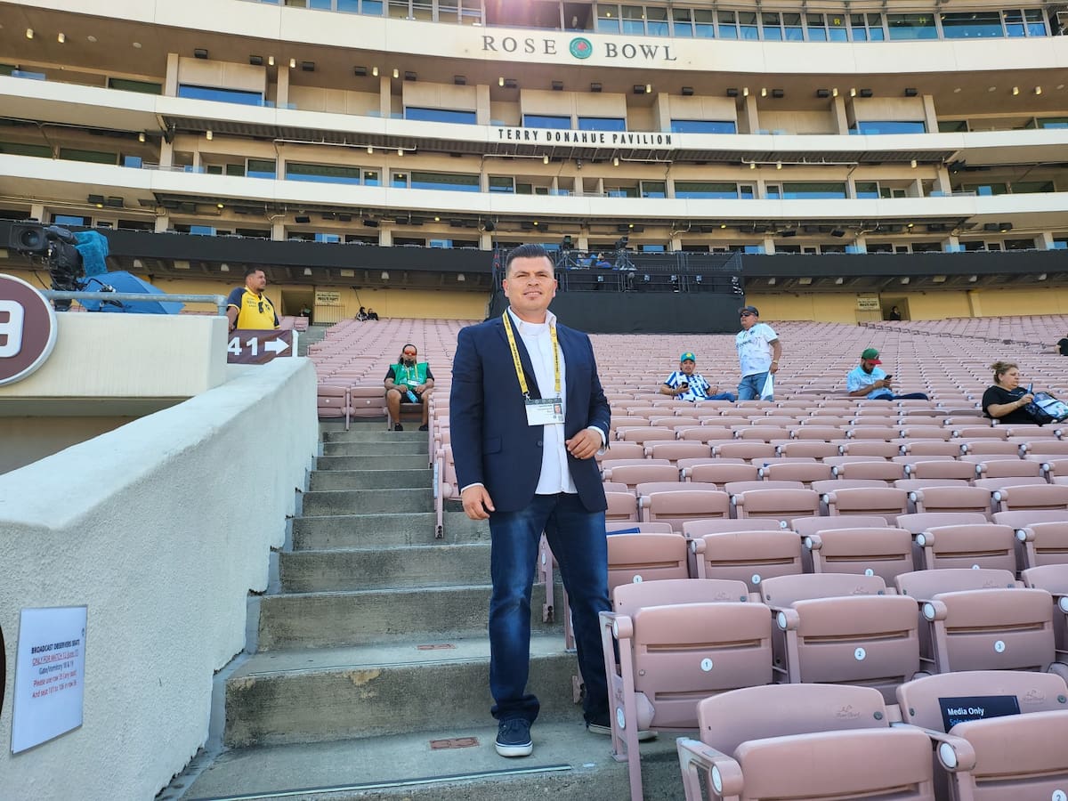 El año pasado participó en la narración del Mundial de Clubes para la FIFA mediante una aplicación de audiodescripción, una experiencia que considera uno de los mayores logros de su carrera.│Foto: Cortesía