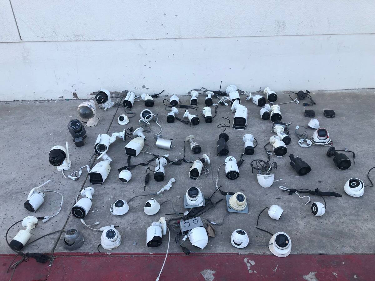 Las 57 cámaras decomisadas fueron entregadas a la Fiscalía General del Estado. Foto: Cortesía