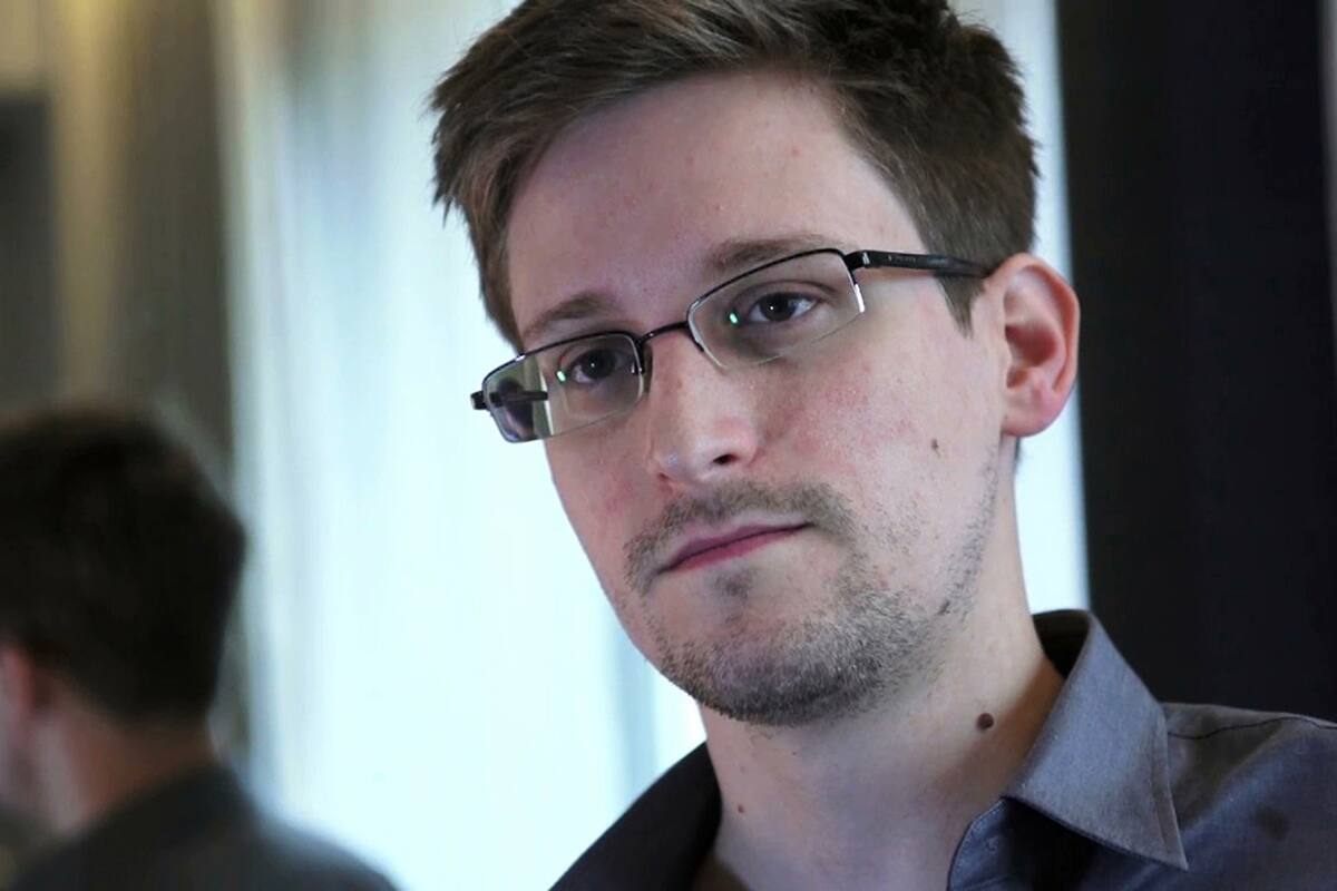 EU demanda a Edward Snowden por su autobiografía