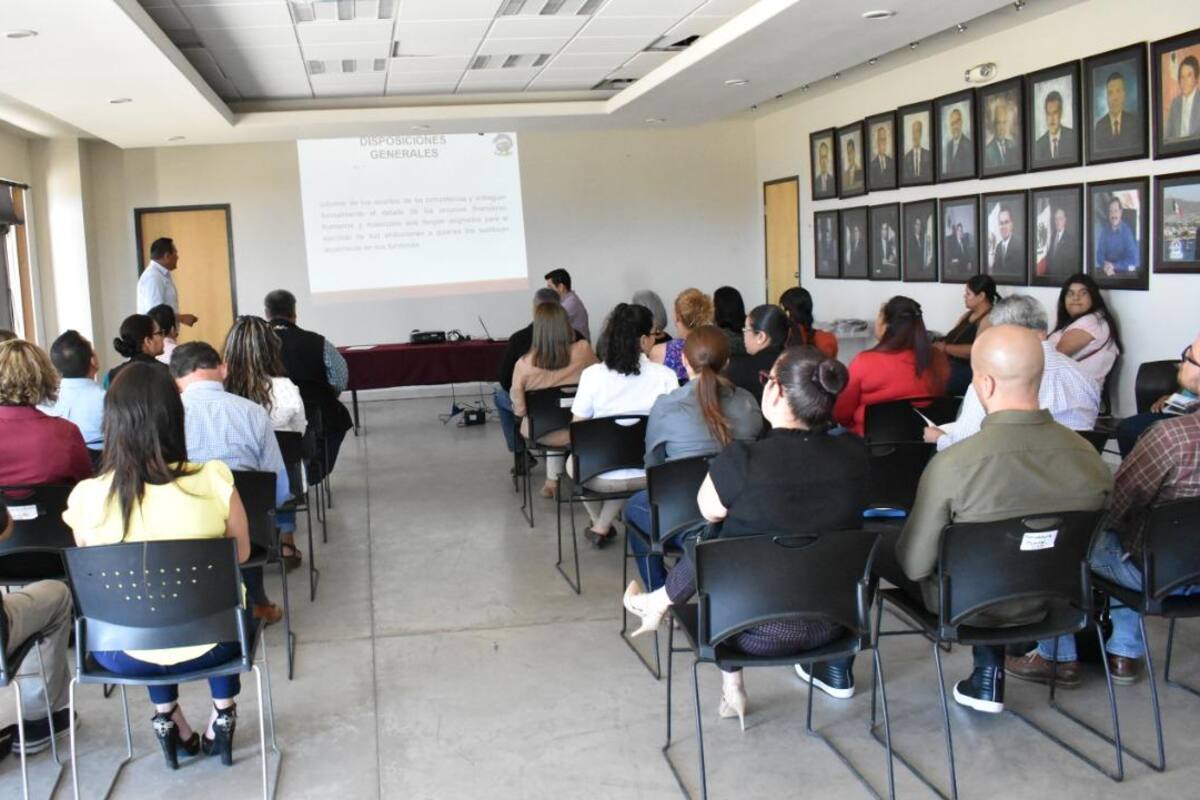 Capacitan a delegados sobre proceso de Entrega-Recepción